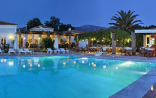 Hotelanlage mit Pool und Bars Lesbos